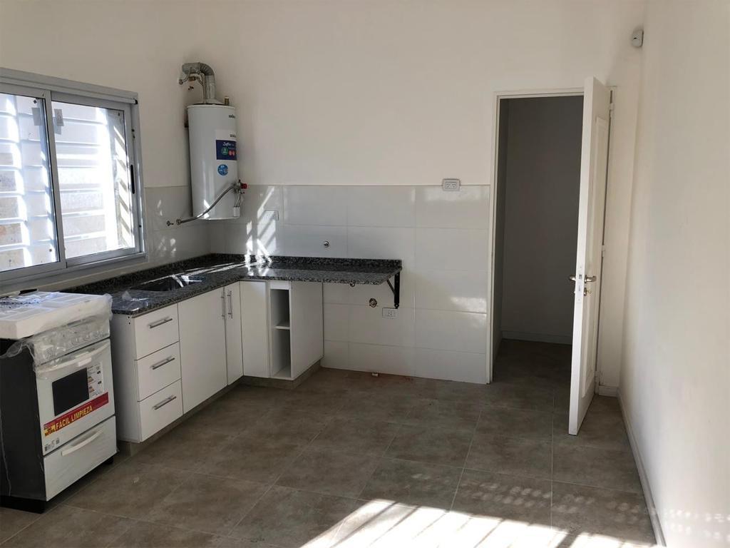 MODERNO DPTO 2 AMB. TIPO CASA EN PH A ESTRENAR - C/COCHERA,