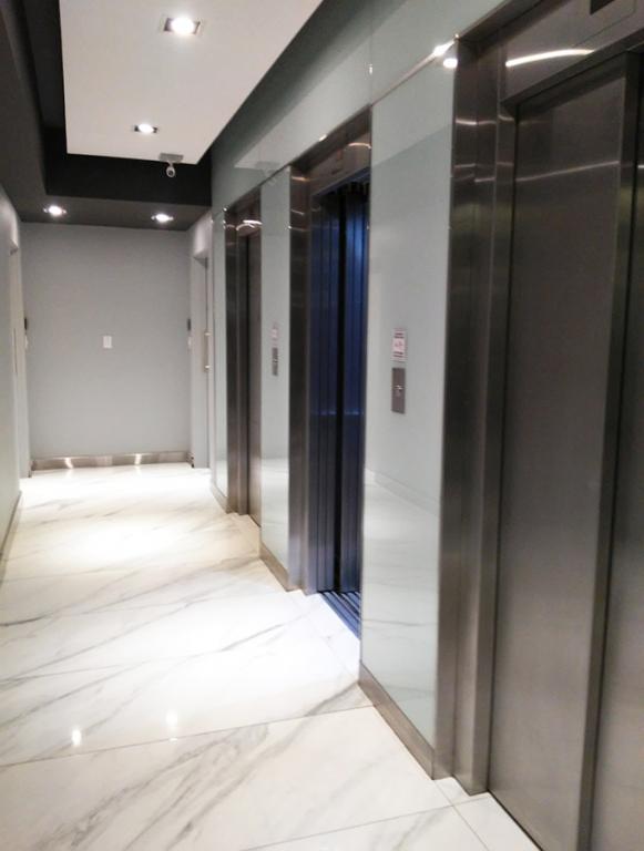 Excelente Oficina comercial. Edificio de Categoria. Av. Cong
