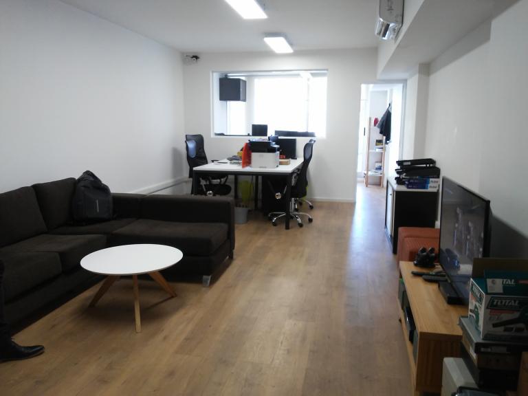 Excelente Oficina comercial. Edificio de Categoria. Av. Cong
