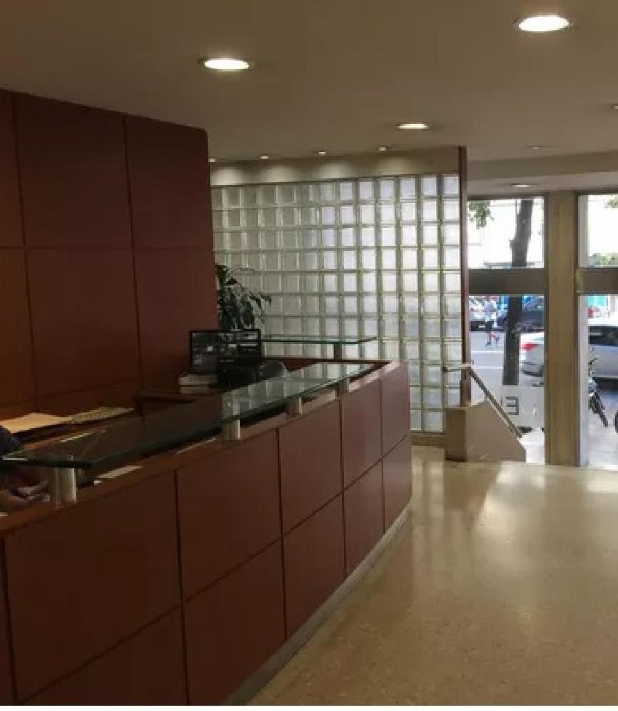 OFICINA EN IMPERDIBLE UBICACIÓN CON COCHERA