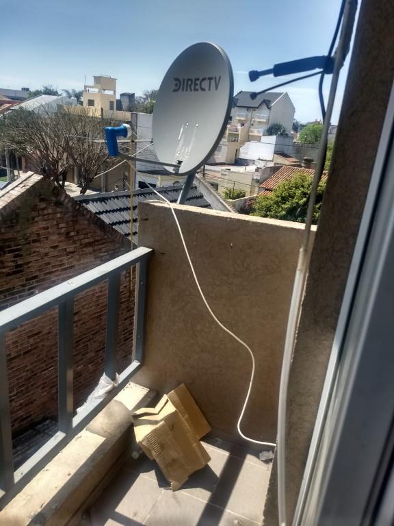 Depto 2 ambientes c/ 2 balcones al frente
