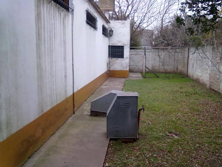 Amplio Galpón sobre Av. Yrigoyen, Glew, Alte. Brown