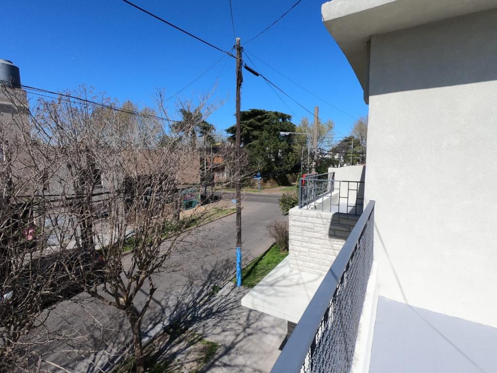 Casa 5 ambientes RECICLADA A NUEVO Jardín y terraza