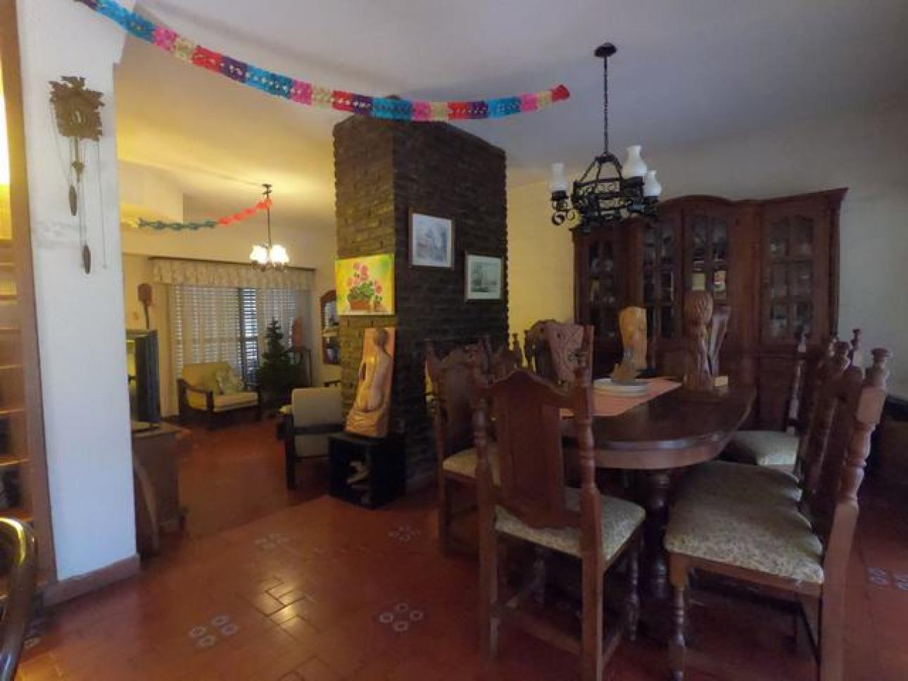 Chalet 6 ambientes 3 plantas 4 cocheras con jardín