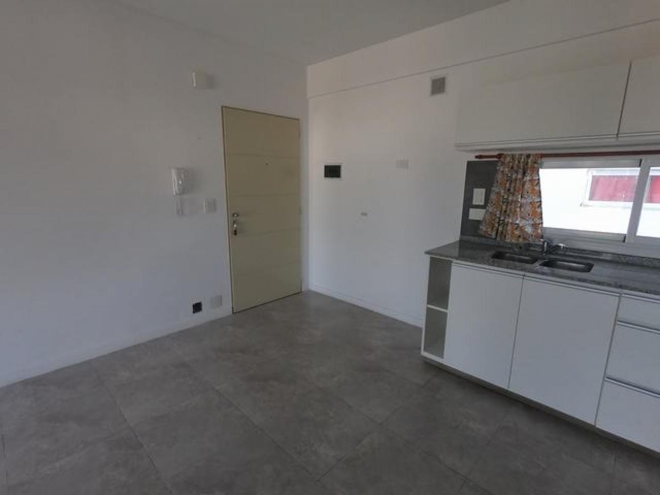 2 ambientes Ballester centro cochera terraza 200m2 parrilla