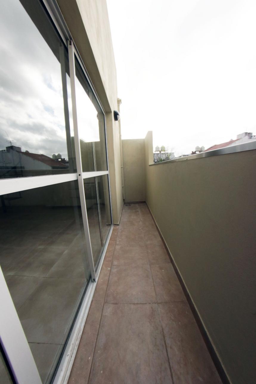 PH 2 AMB. C/BCON. Y TERRAZA PPIA.