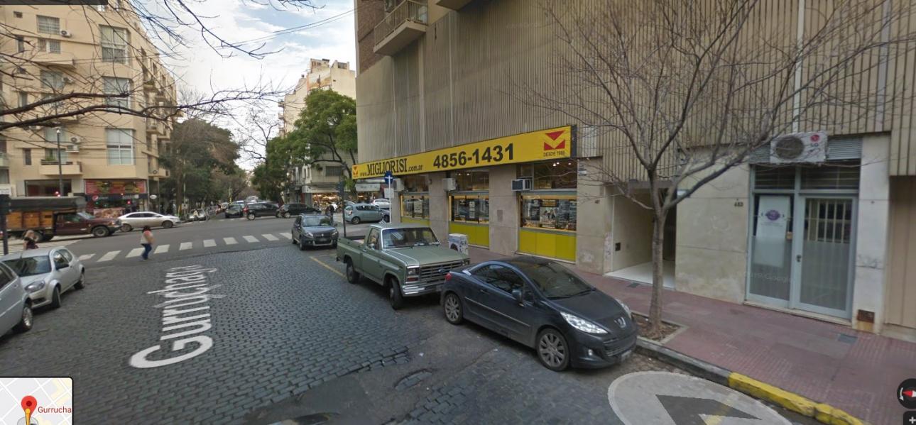 Local 3 x 10 con vista a la Avda Corrientes