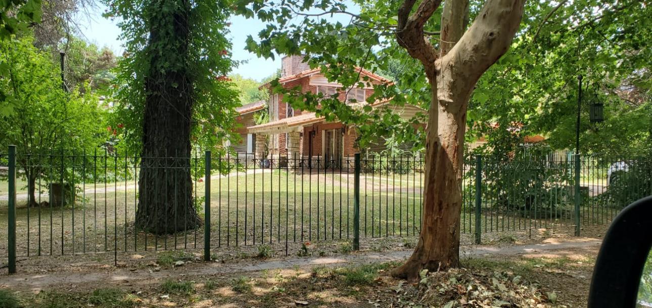 Espectacular Chalet en Quintana y M. Argentinas, Longchamps