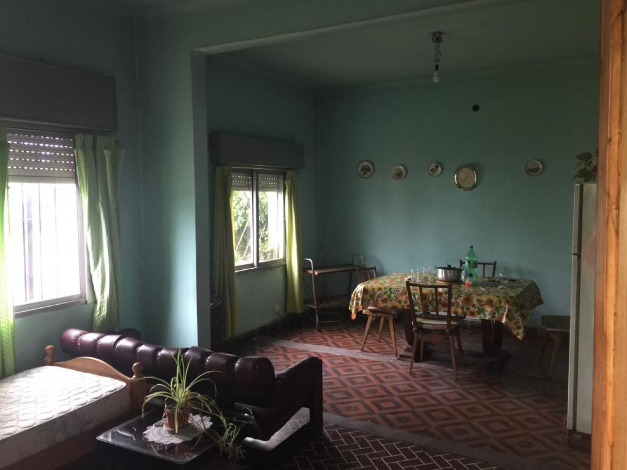 Casa y Depto sobre Sinclair 41, a metros de Av. Yrigoyen