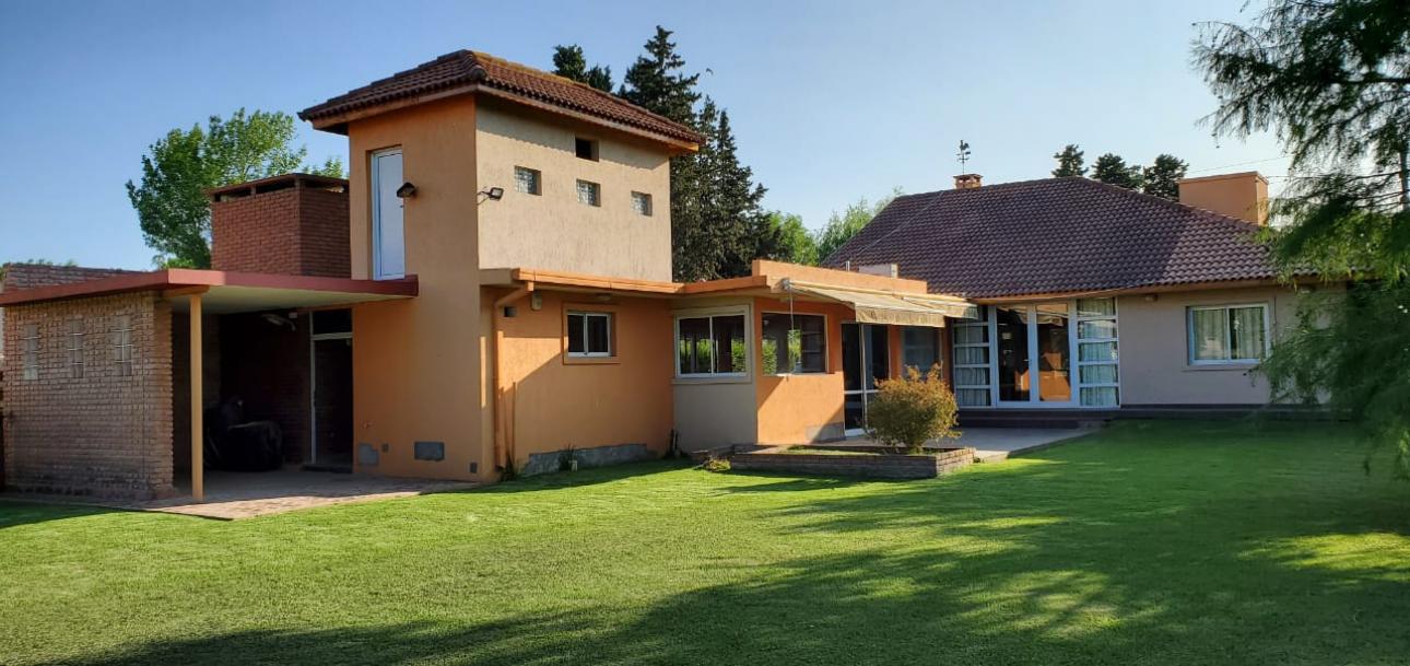 Hermosa casa en Suecia 1174, Barrio Cerrado Las Naciones