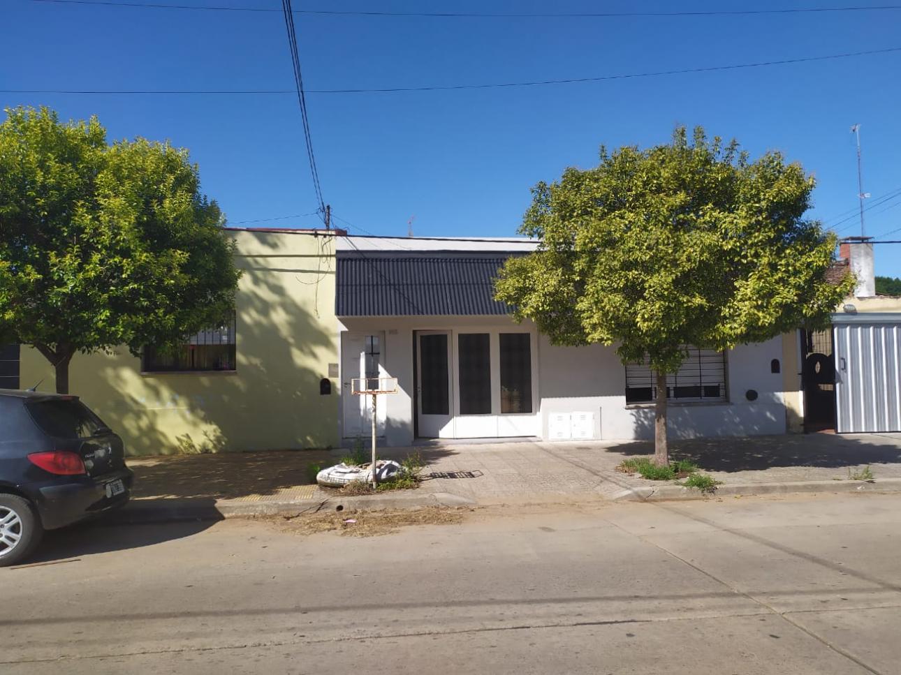 Vivienda familiar con Dpto en Interior Refaccionada