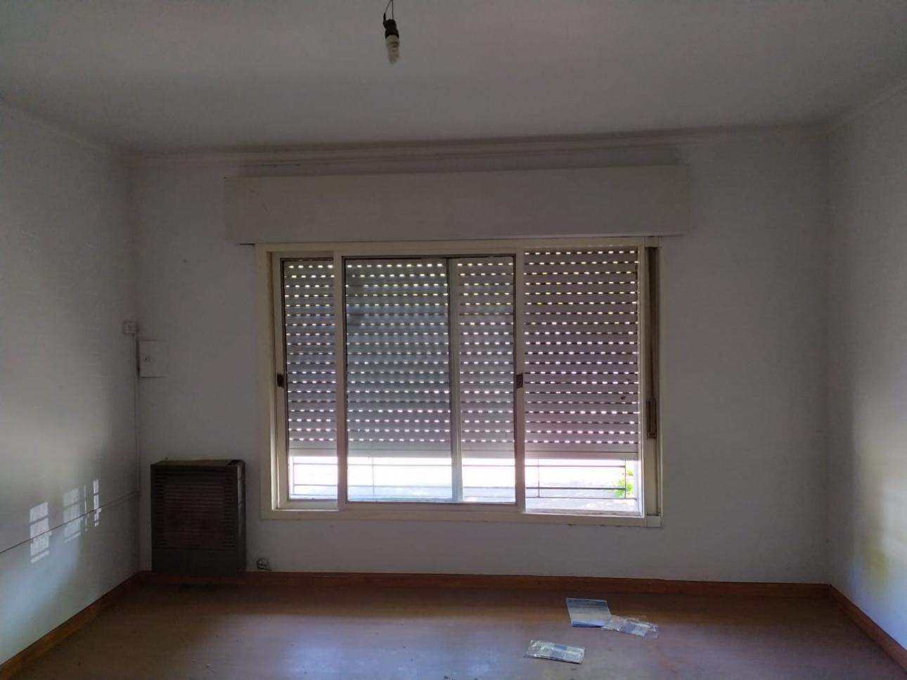 Vivienda familiar con Dpto en Interior Refaccionada