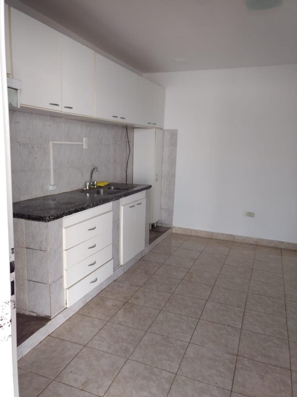 Vivienda familiar con Dpto en Interior Refaccionada