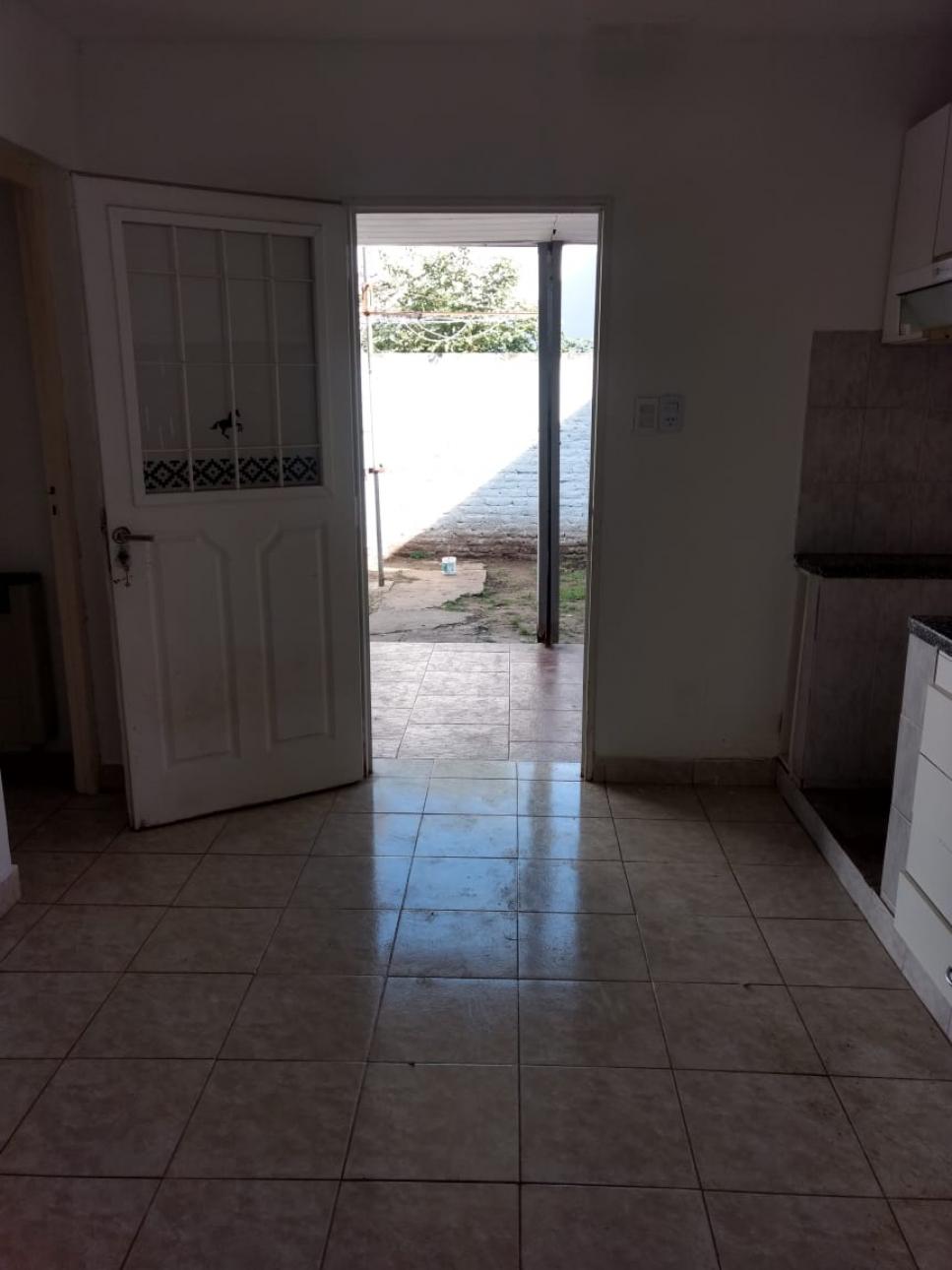 Vivienda familiar con Dpto en Interior Refaccionada