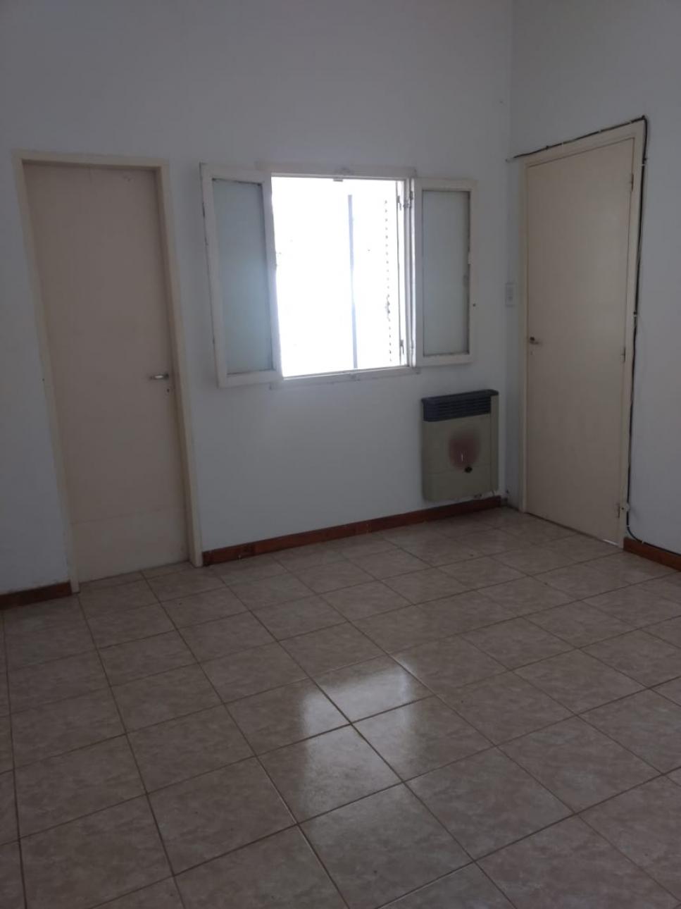 Vivienda familiar con Dpto en Interior Refaccionada