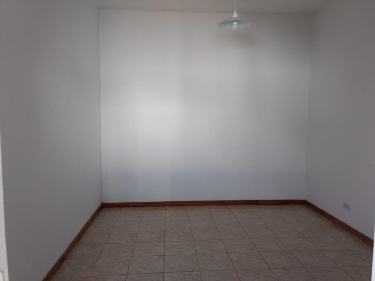 Vivienda familiar con Dpto en Interior Refaccionada