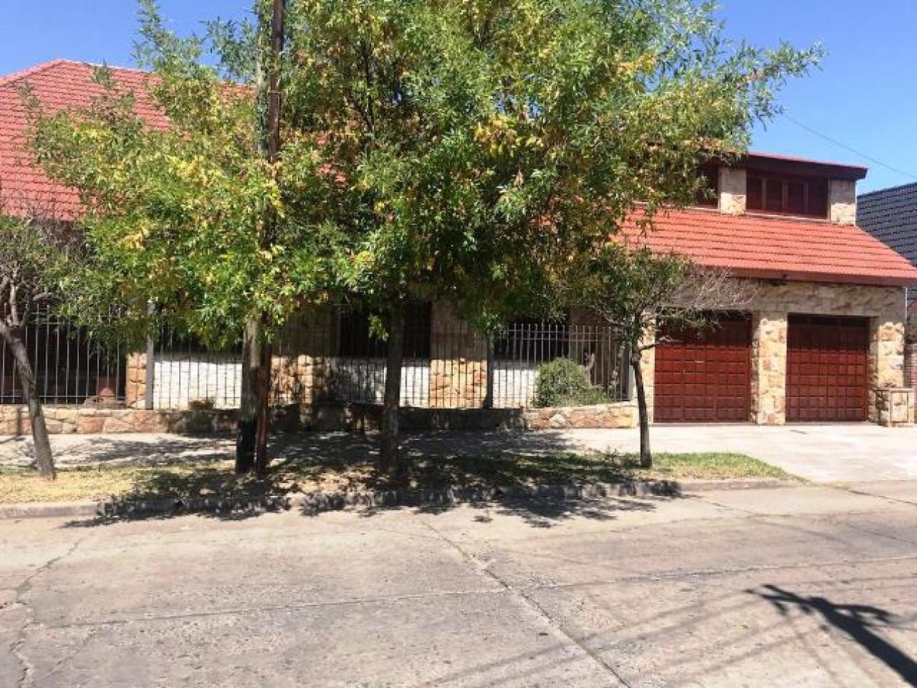 Chalet de siete ambientes en venta en Haedo Barrio Guemes