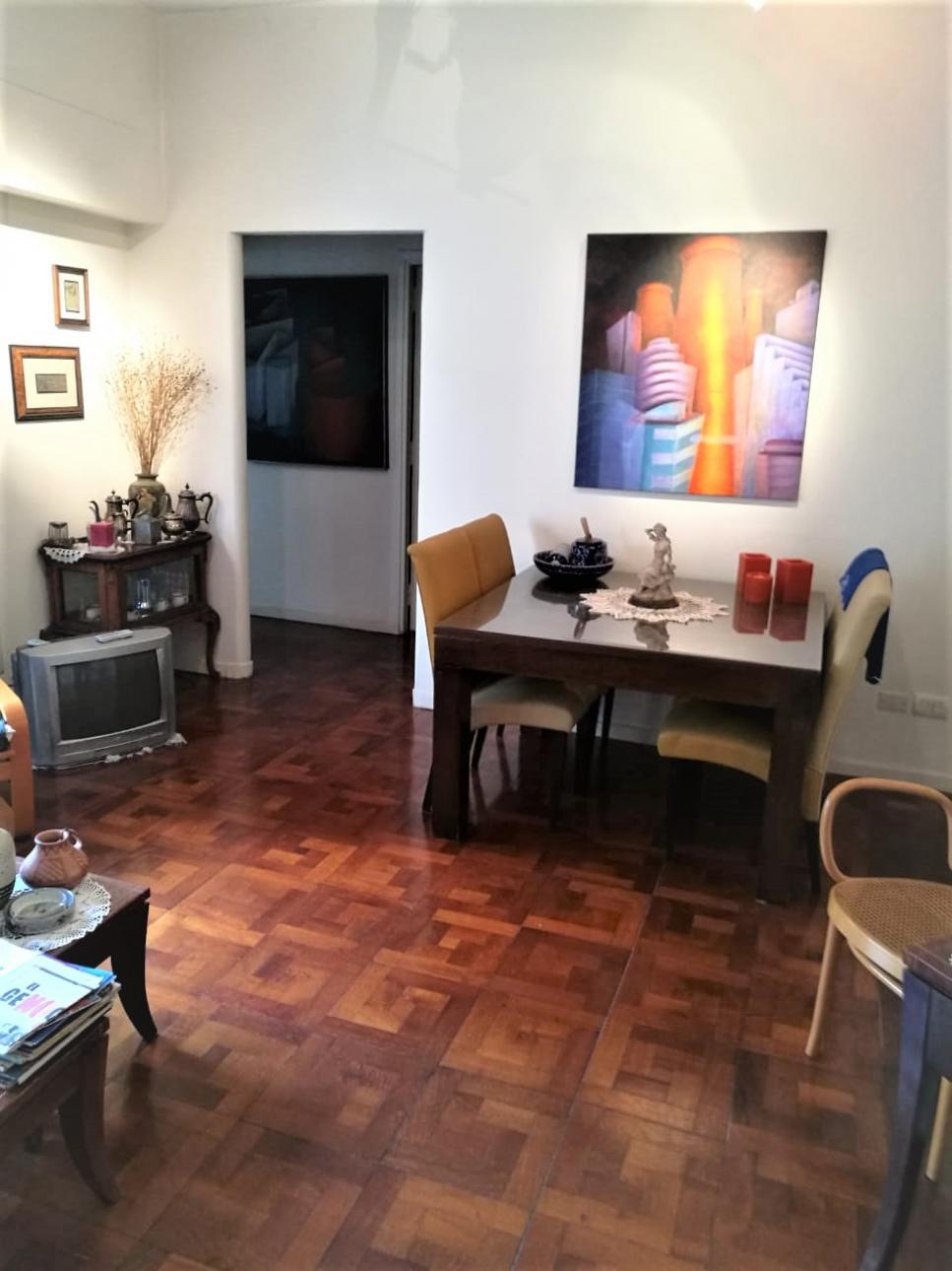 Impecable edificio estilo francés en plena Recoleta.