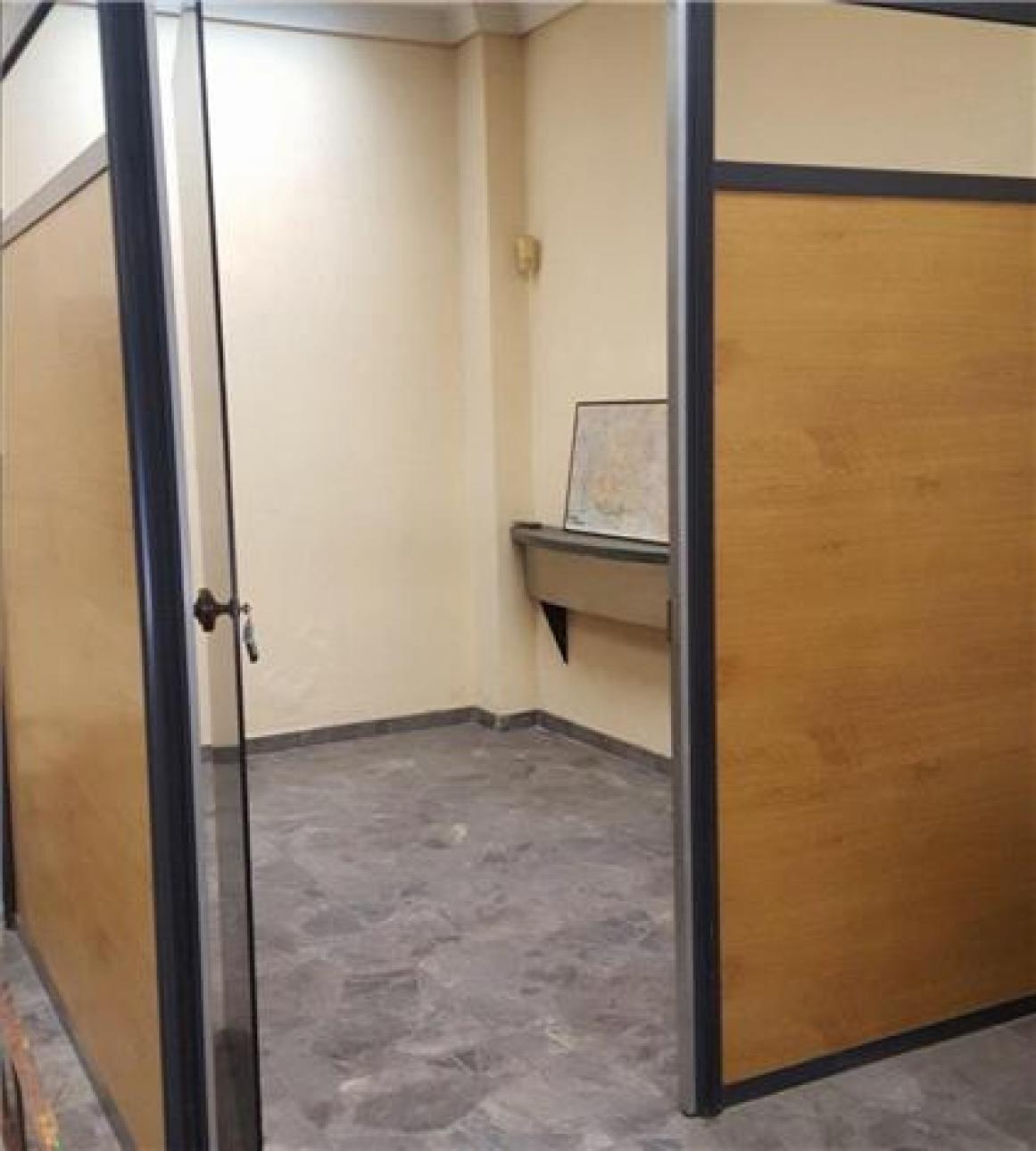 Importante Local Sobre Av. Peron (ex 3 de Febrero) de 85 mts