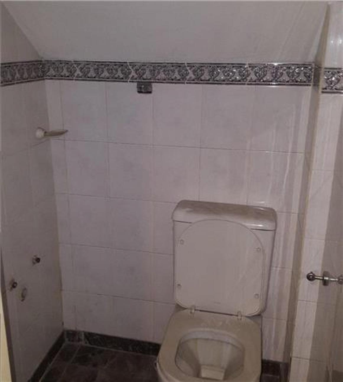 Importante Local Sobre Av. Peron (ex 3 de Febrero) de 85 mts