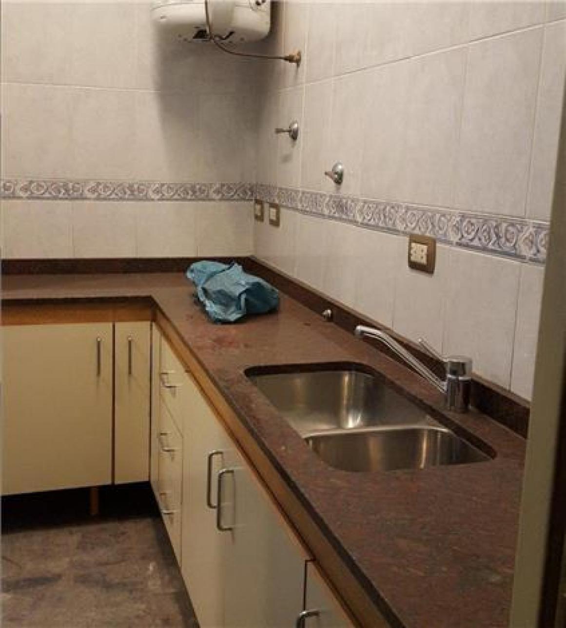 Importante Local Sobre Av. Peron (ex 3 de Febrero) de 85 mts