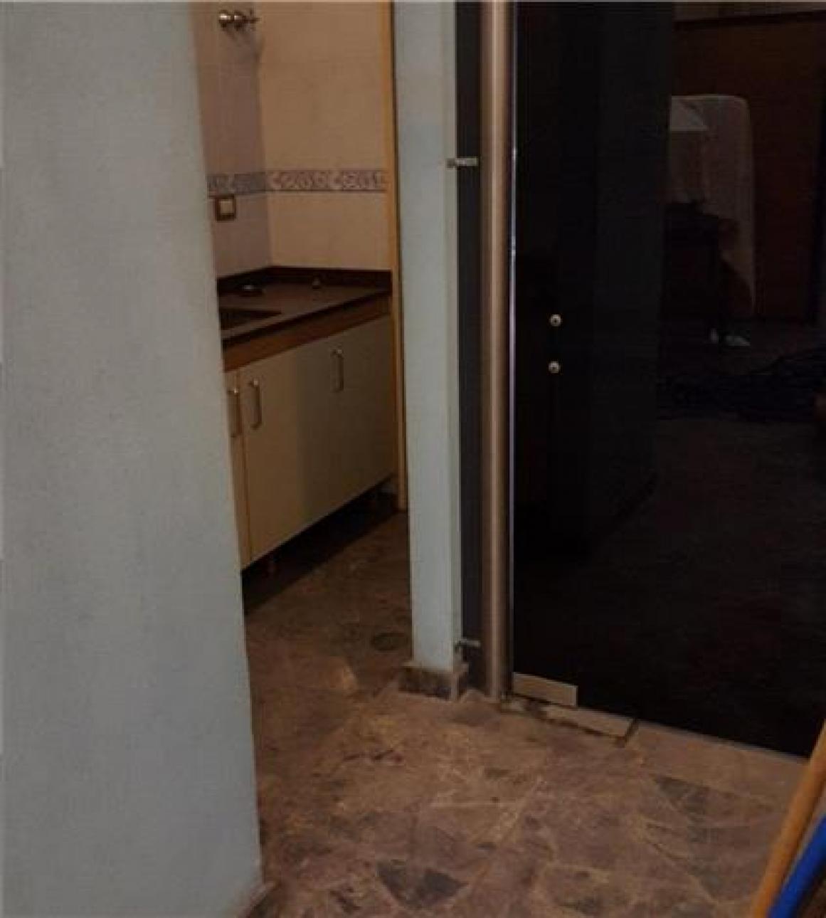 Importante Local Sobre Av. Peron (ex 3 de Febrero) de 85 mts