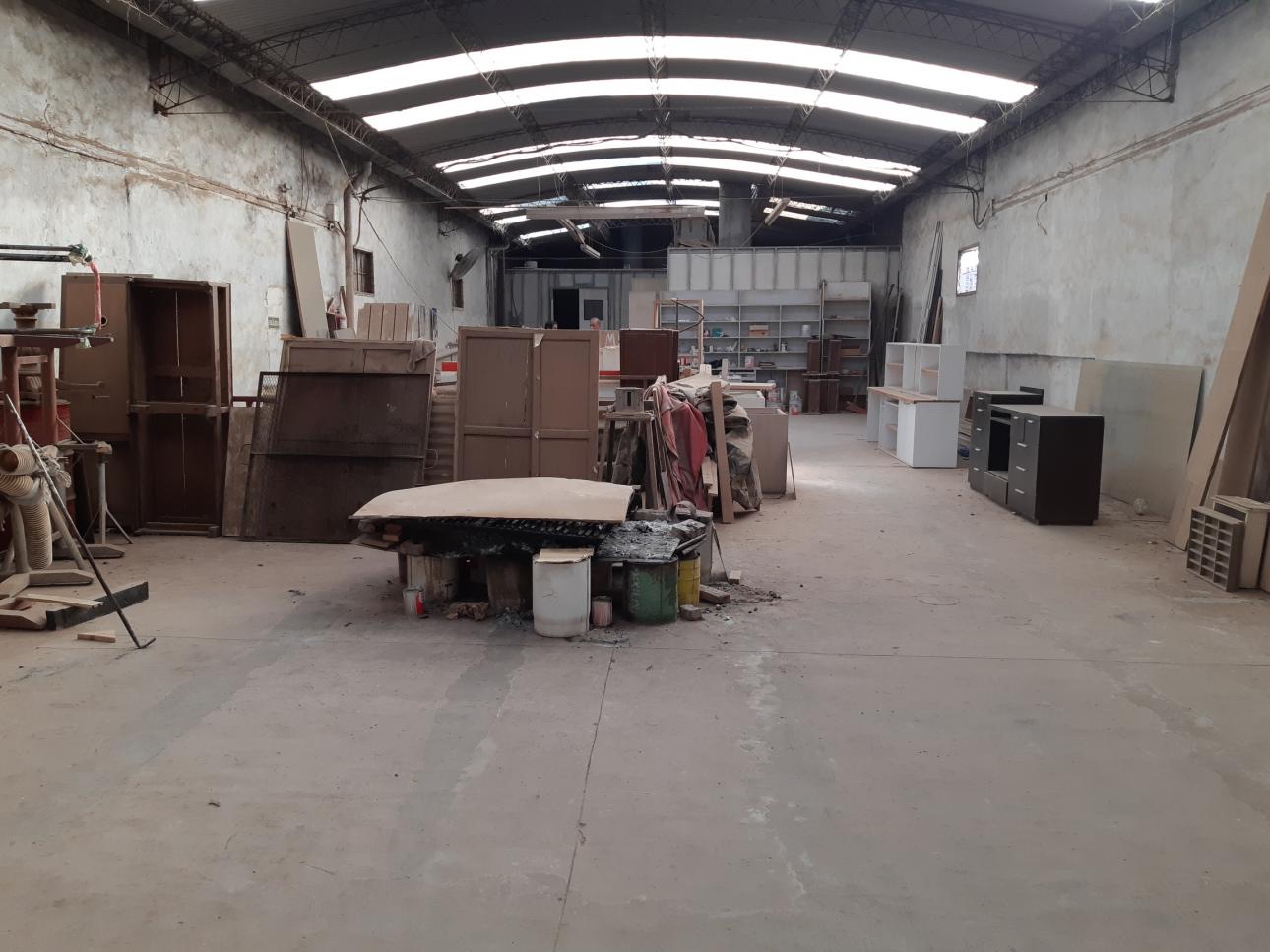 OPORTUNIDAD UNICA  GALPÓN 840 m2 CON VIVIENDA