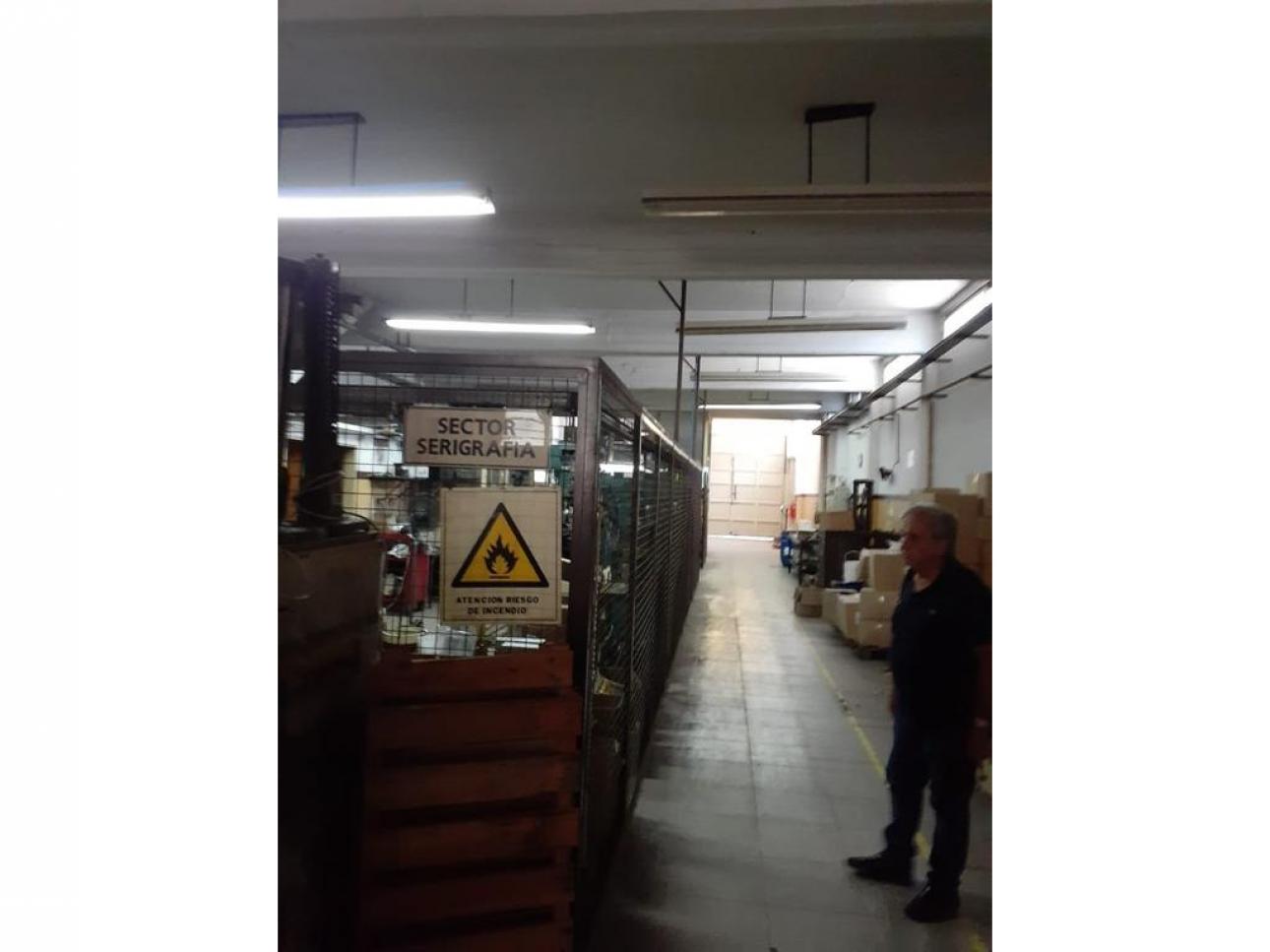 GALPON 770 m2 DOS PLANTAS CON MONTACARGAS