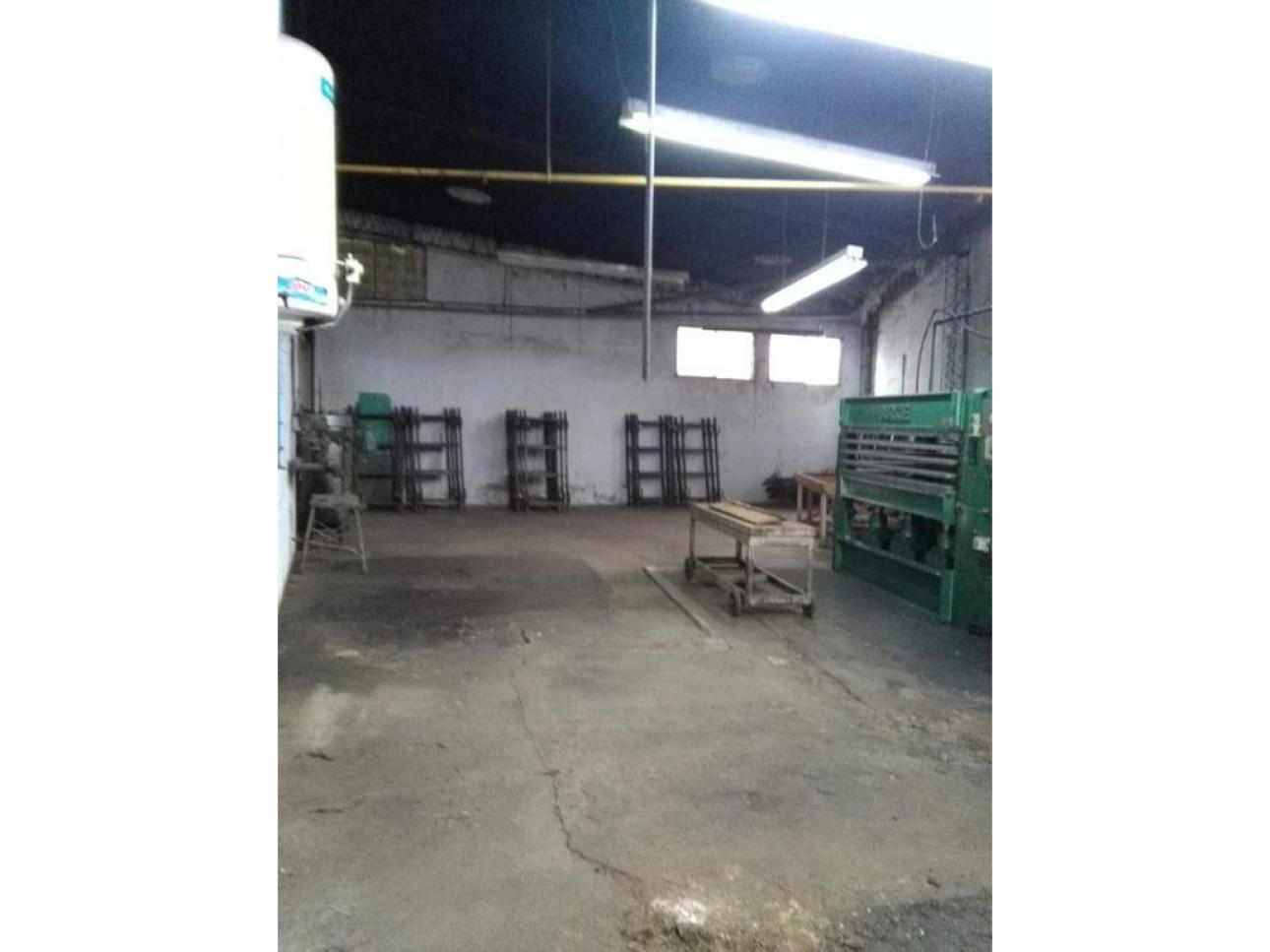 GALPON 1450 m2 A MTS EVA PERON