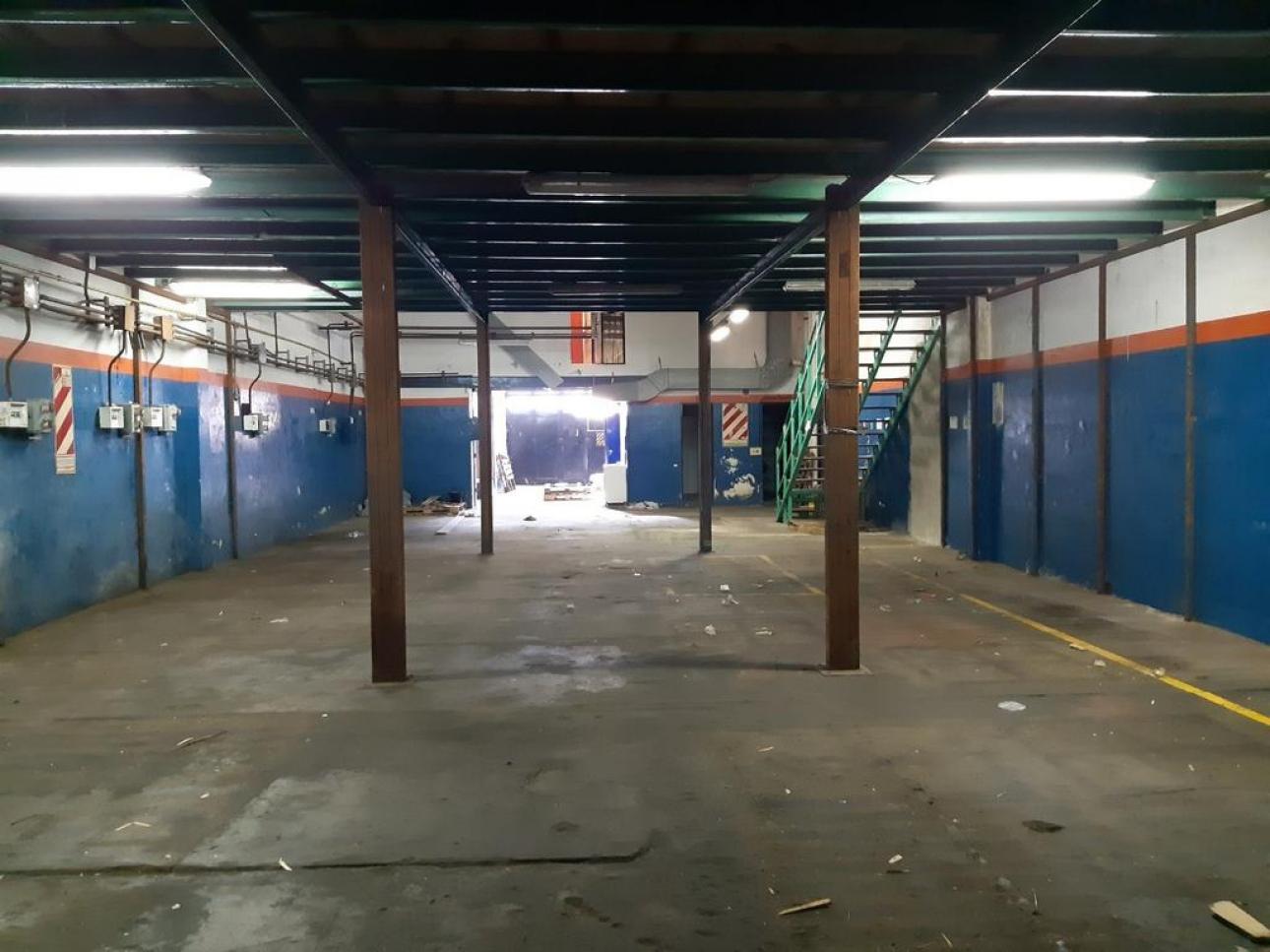 710 m2 CON MONTACARGAS