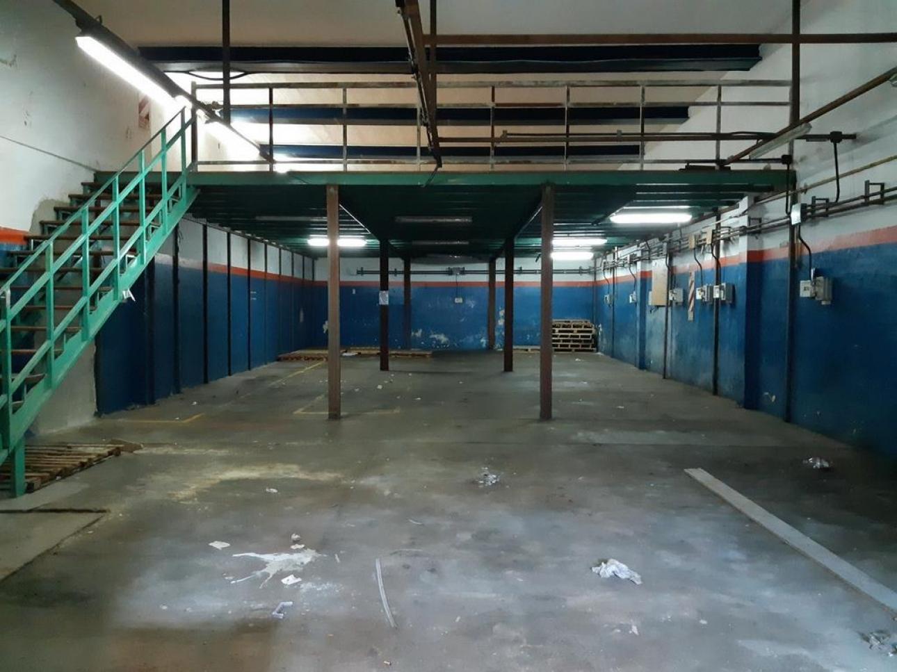 710 m2 CON MONTACARGAS