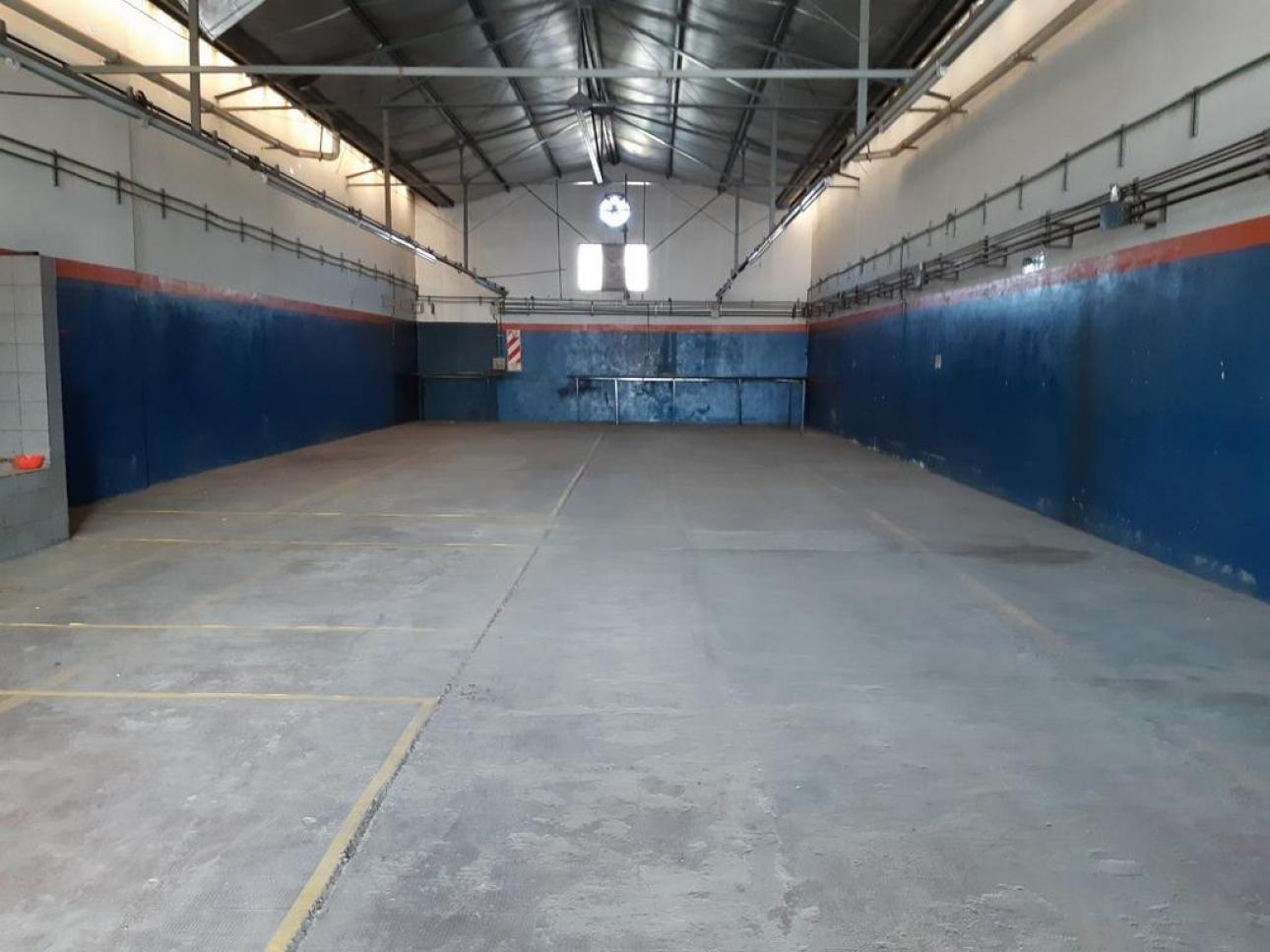 710 m2 CON MONTACARGAS