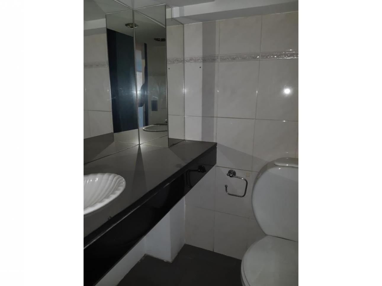 710 m2 CON MONTACARGAS