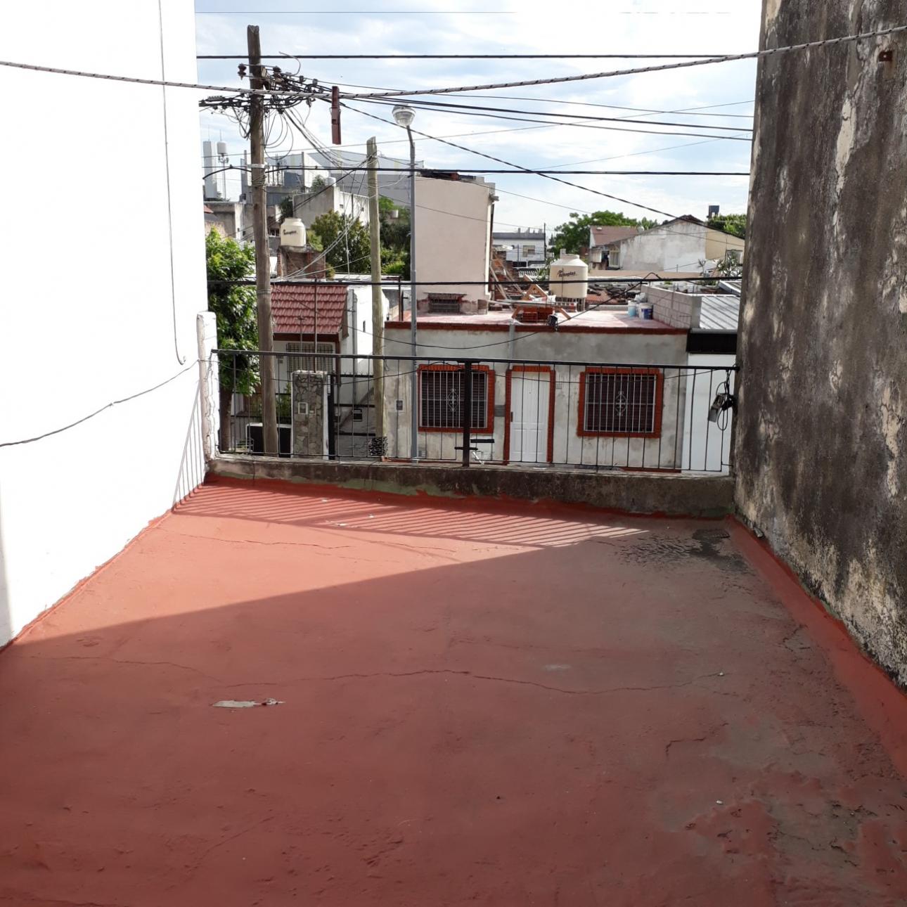 Casa en venta - 5 amb.  MultifamilIiar- V Ballester