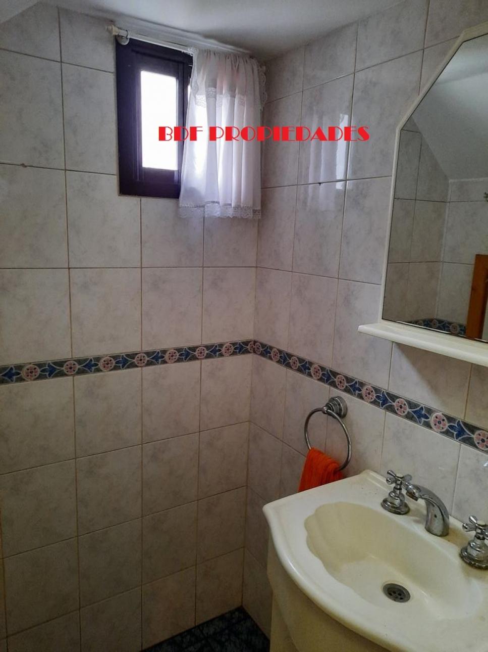 DUPLEX CUATRO AMBIENTES CON COCHERA