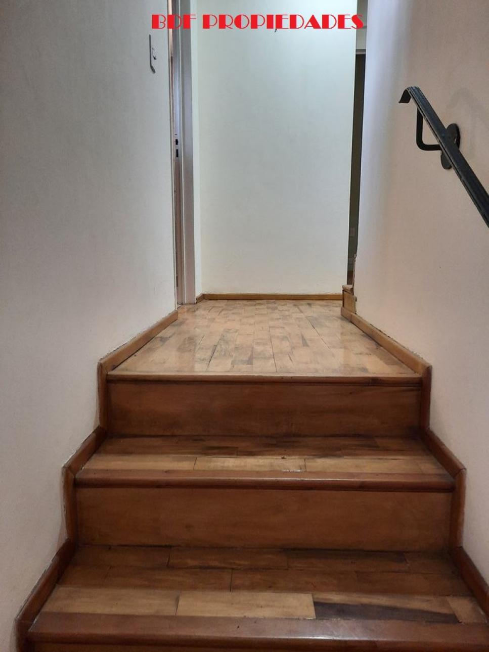 DUPLEX CUATRO AMBIENTES CON COCHERA