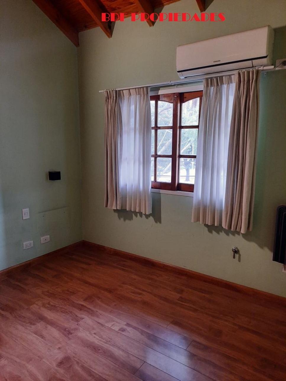 DUPLEX CUATRO AMBIENTES CON COCHERA