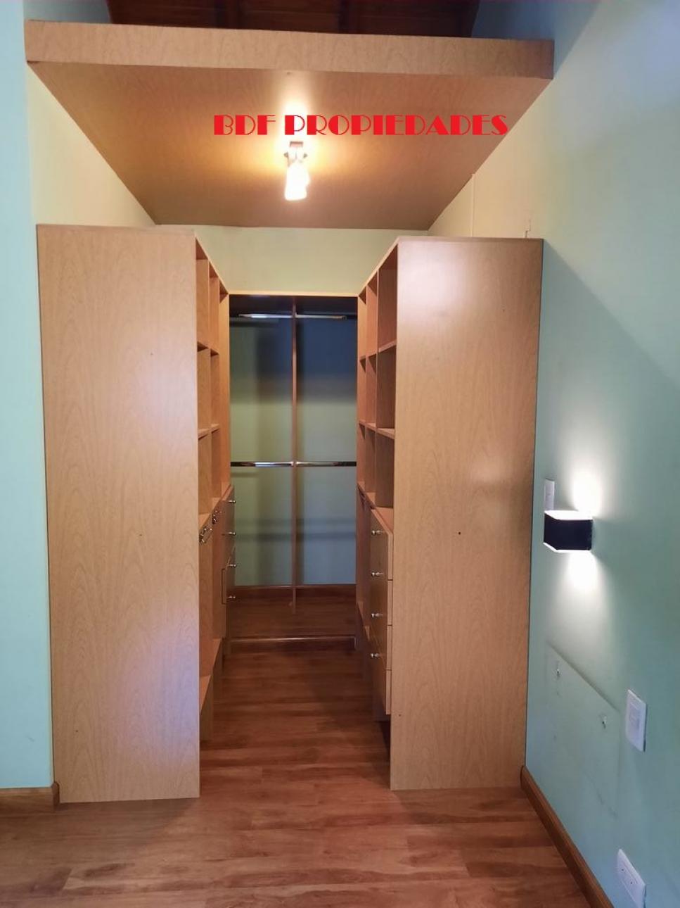 DUPLEX CUATRO AMBIENTES CON COCHERA