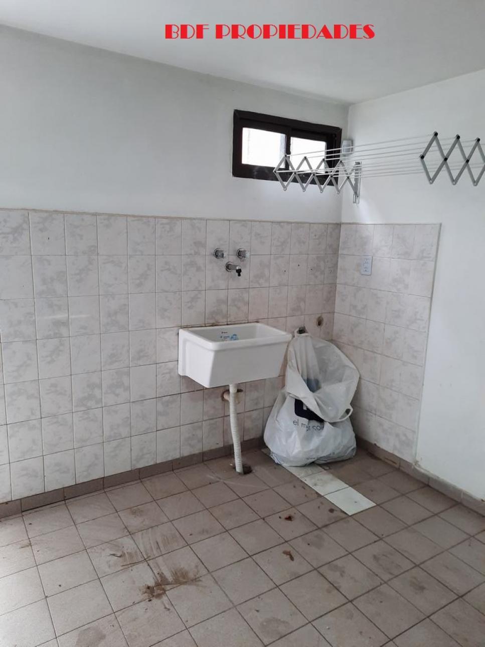 DUPLEX CUATRO AMBIENTES CON COCHERA