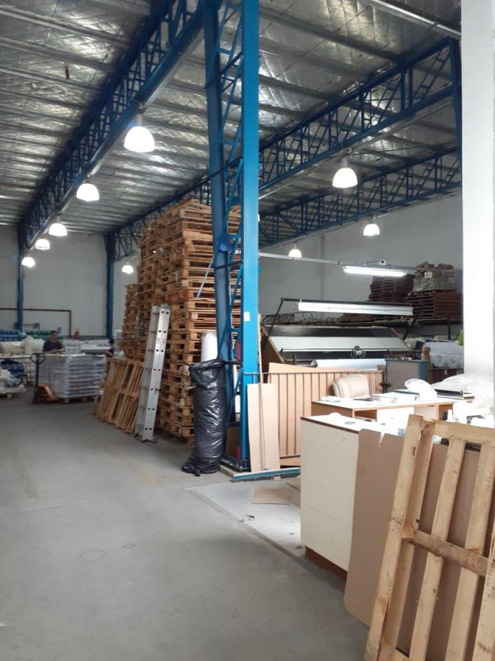 GALPON 1160 M2 CUB. Y LIBRES 970 M2