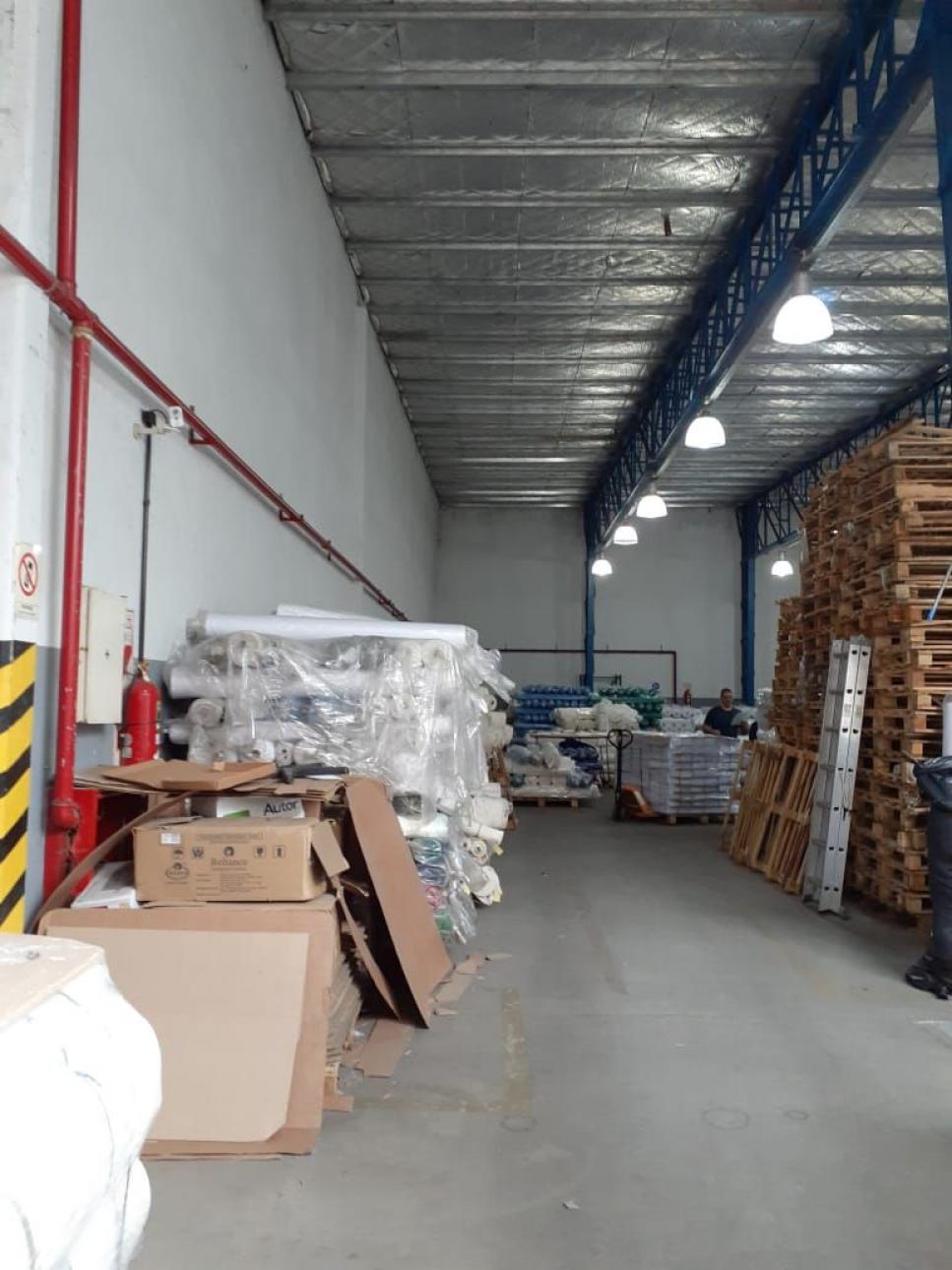 GALPON 1160 M2 CUB. Y LIBRES 970 M2
