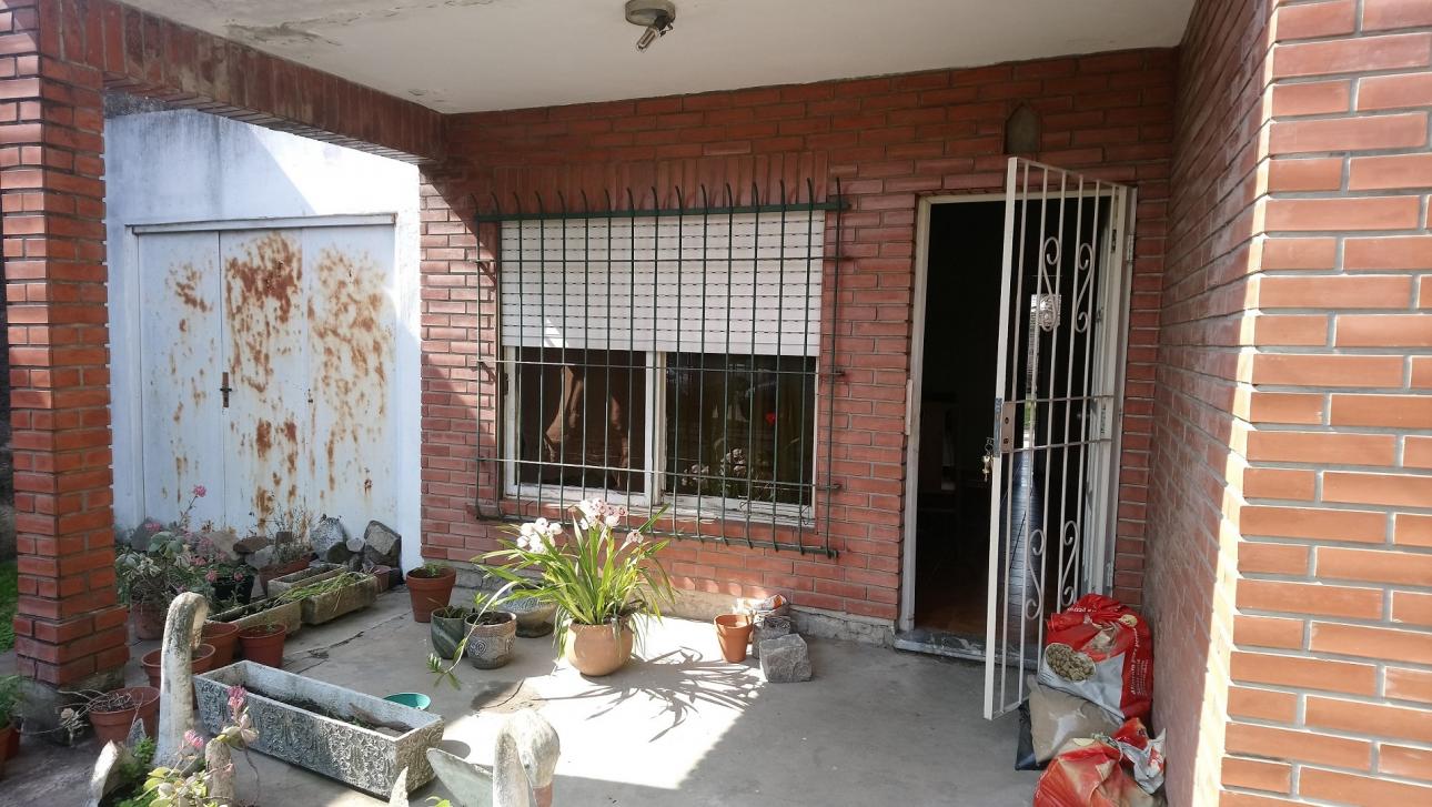VC315 - Venta - Casa 3 amb - Calle Ituzaingó