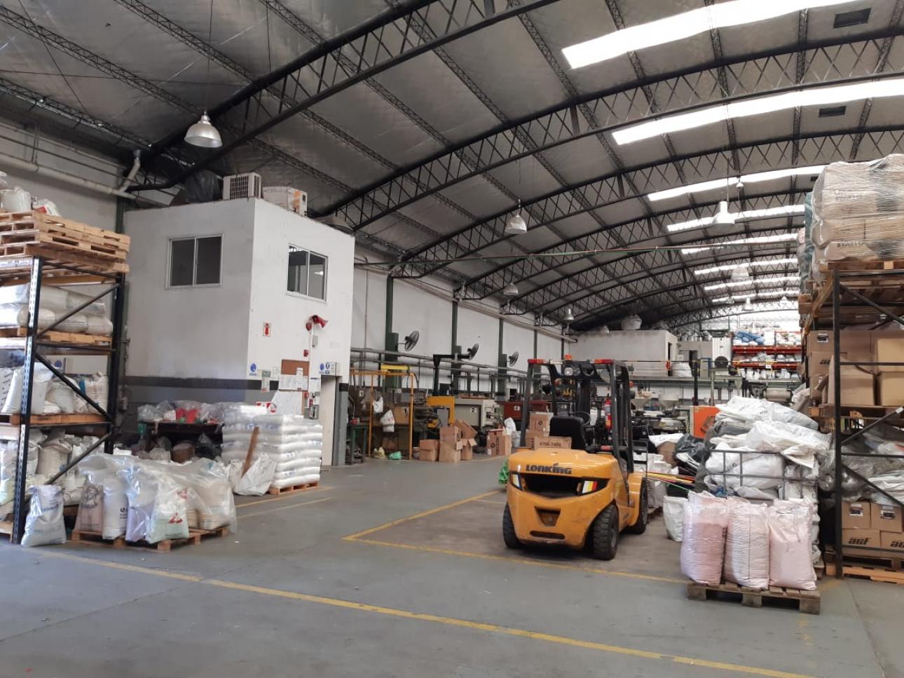 EXCELENTE PLANTA INDUSTRIAL 3.175 M2 CUBIERTOS  Y 460 LIBRES