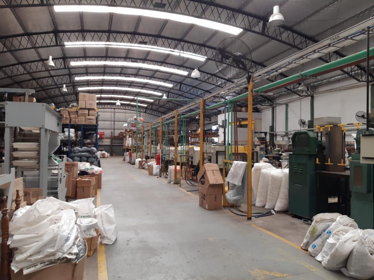EXCELENTE PLANTA INDUSTRIAL 3.175 M2 CUBIERTOS  Y 460 LIBRES