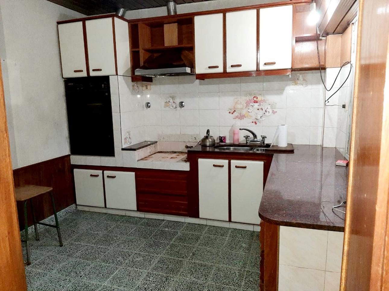 Casa 5 ambientes c/ fondo parquizado