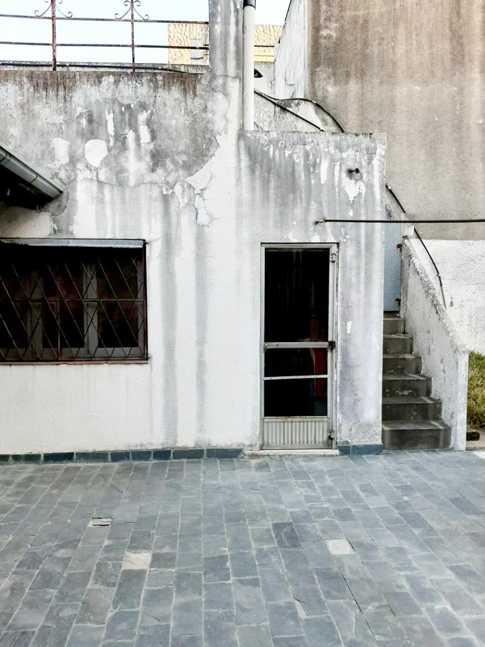Casa 5 ambientes c/ fondo parquizado