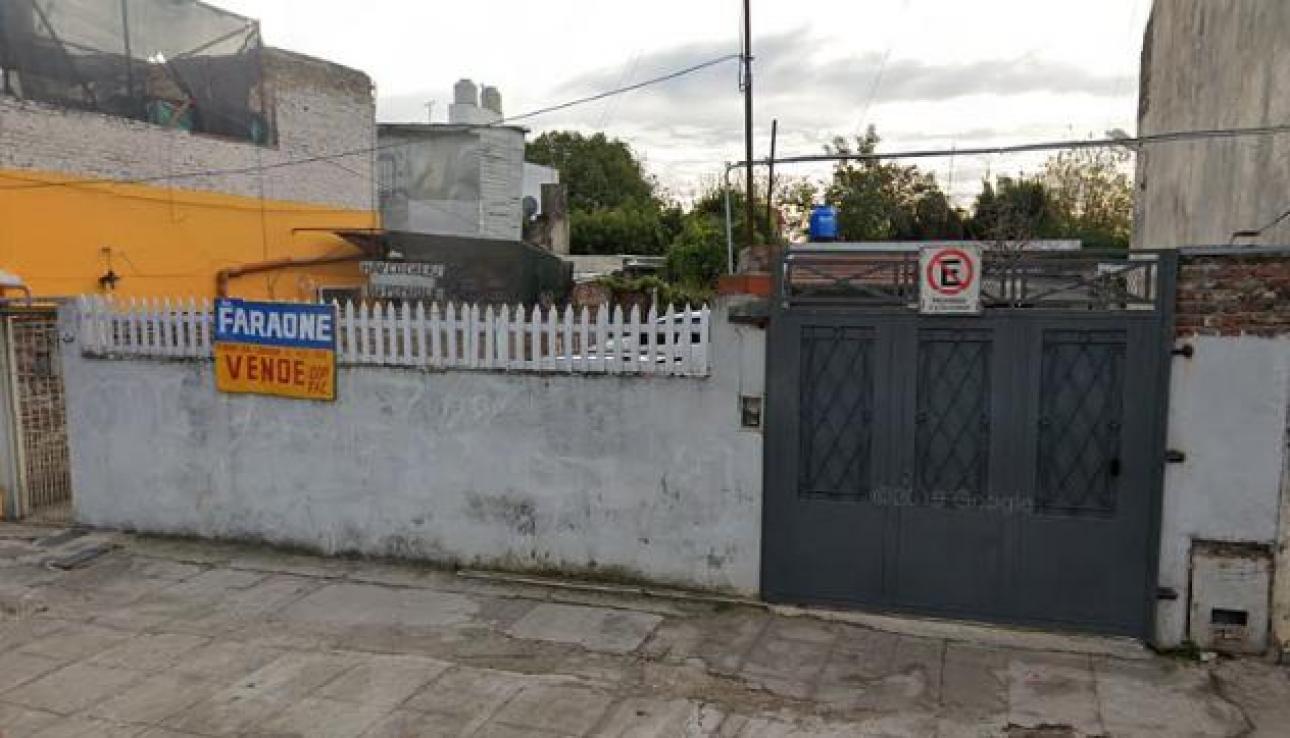 CASA CON LOTE DE 10 X 43.-  PEDRO FERRE AL 100 .- I.CASANOVA