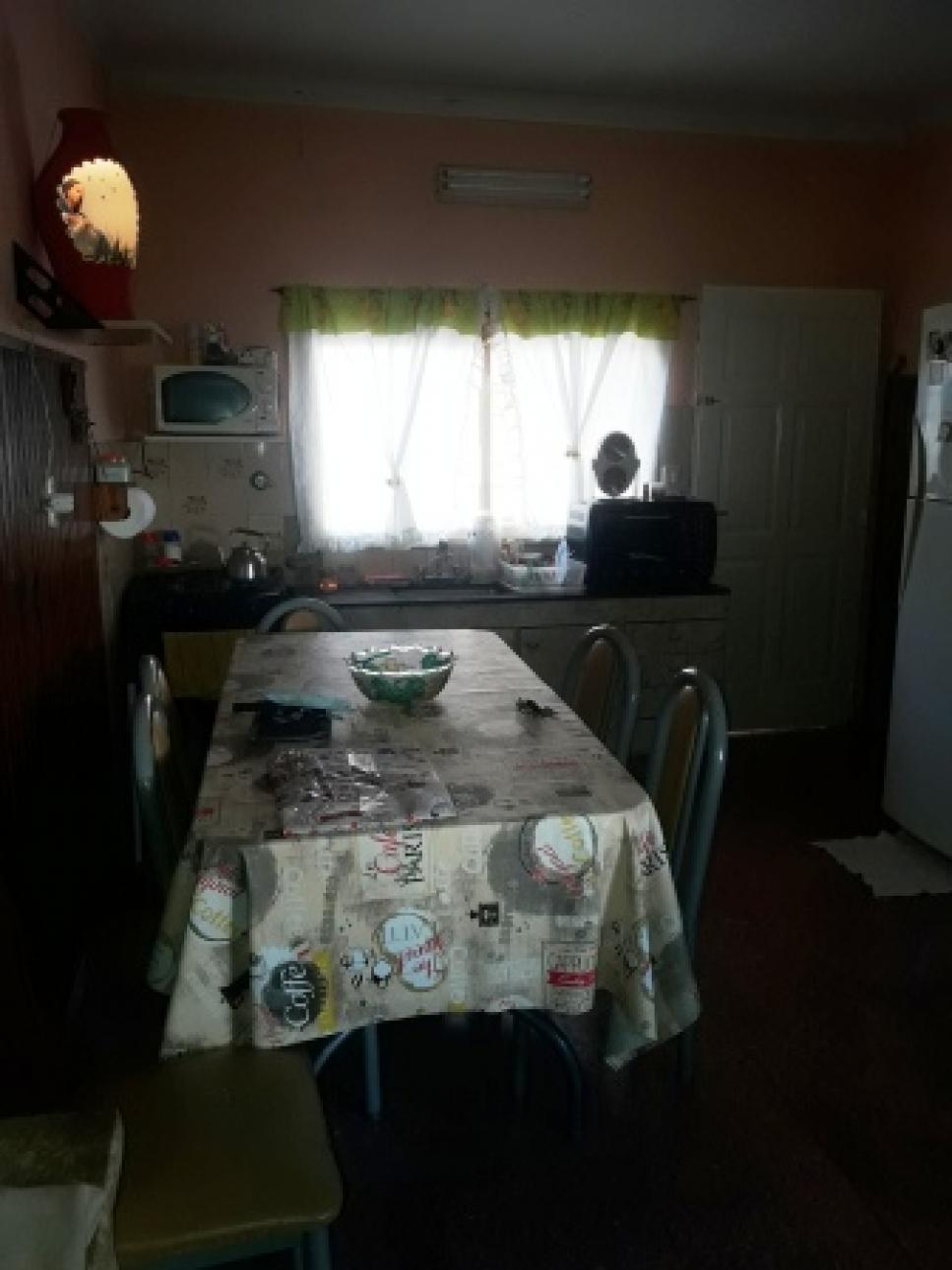 casa en venta sobre lote de 10x50 en villa Luzuriaga