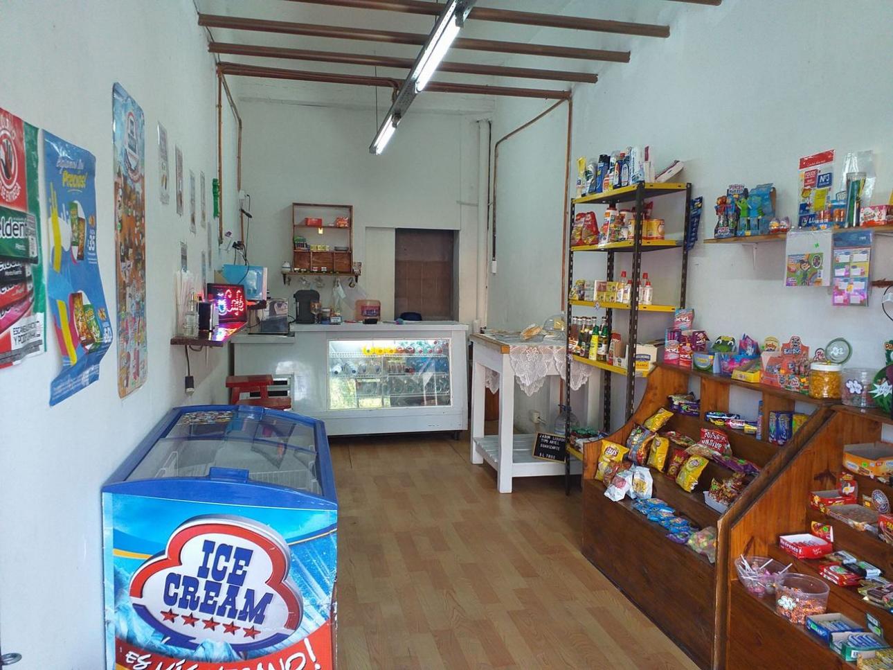 Venta en Block 2 Locales Más Departamento de 4 Ambientes en