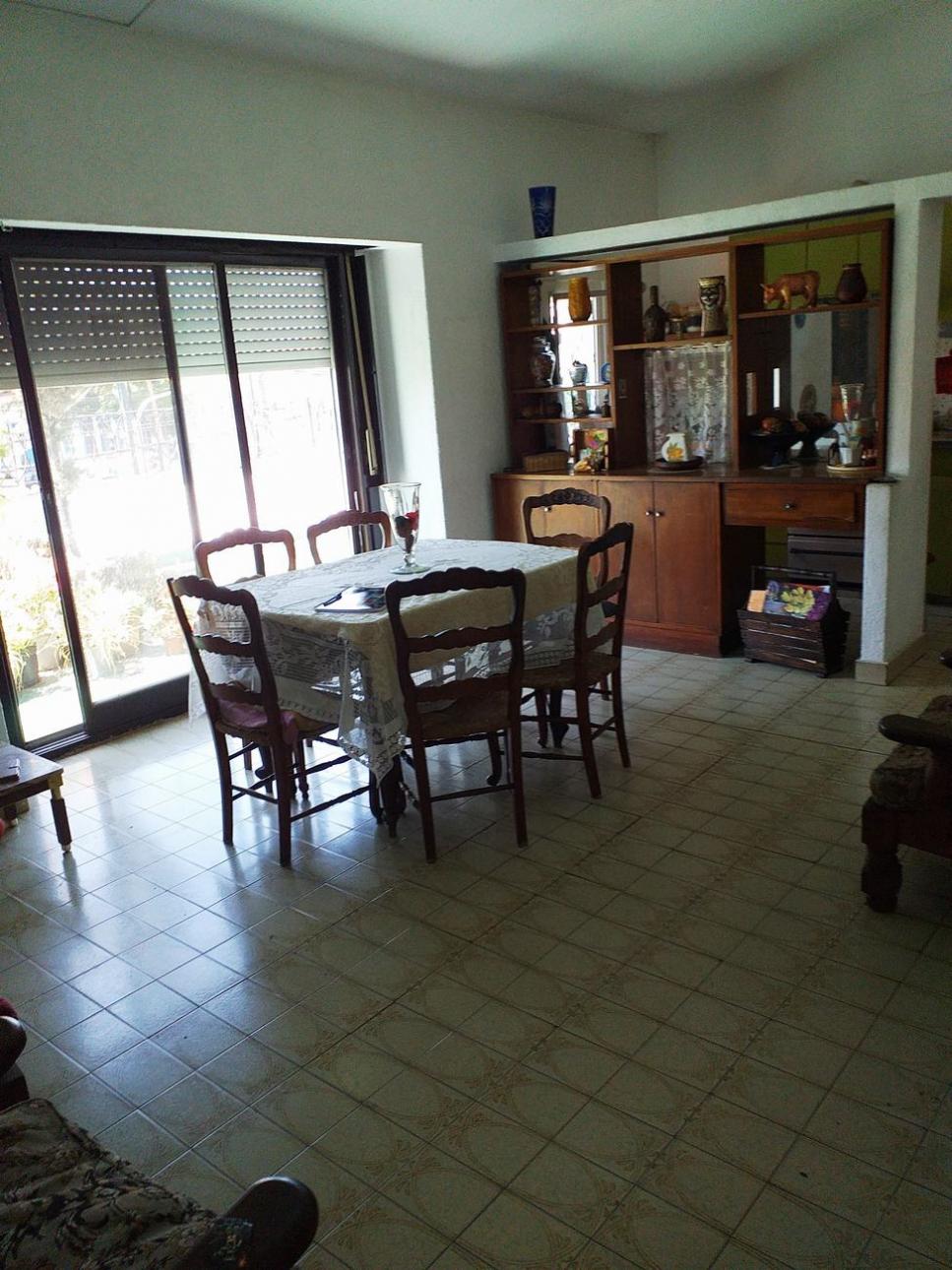 Venta en Block 2 Locales Más Departamento de 4 Ambientes en